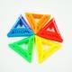 Stand para cubos de Rubik - exhibidor triangular - 